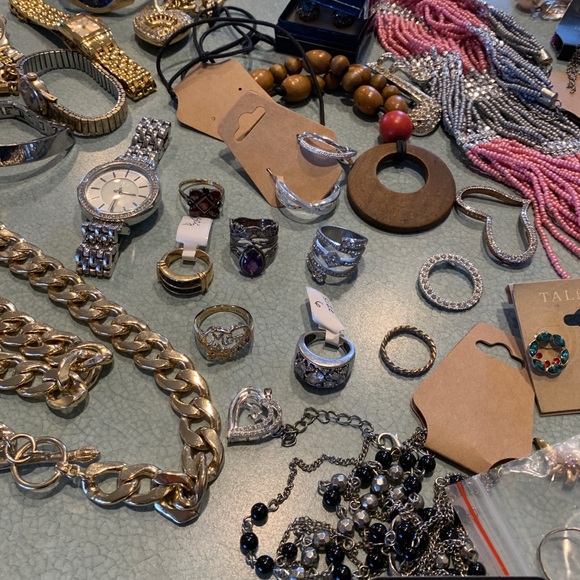 Assorted Jewelry Collection - Picture 7 of 13